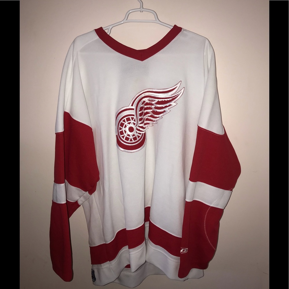 NWOT- Detroit Red Wings XXL Jersey PLUS #20 Figure
